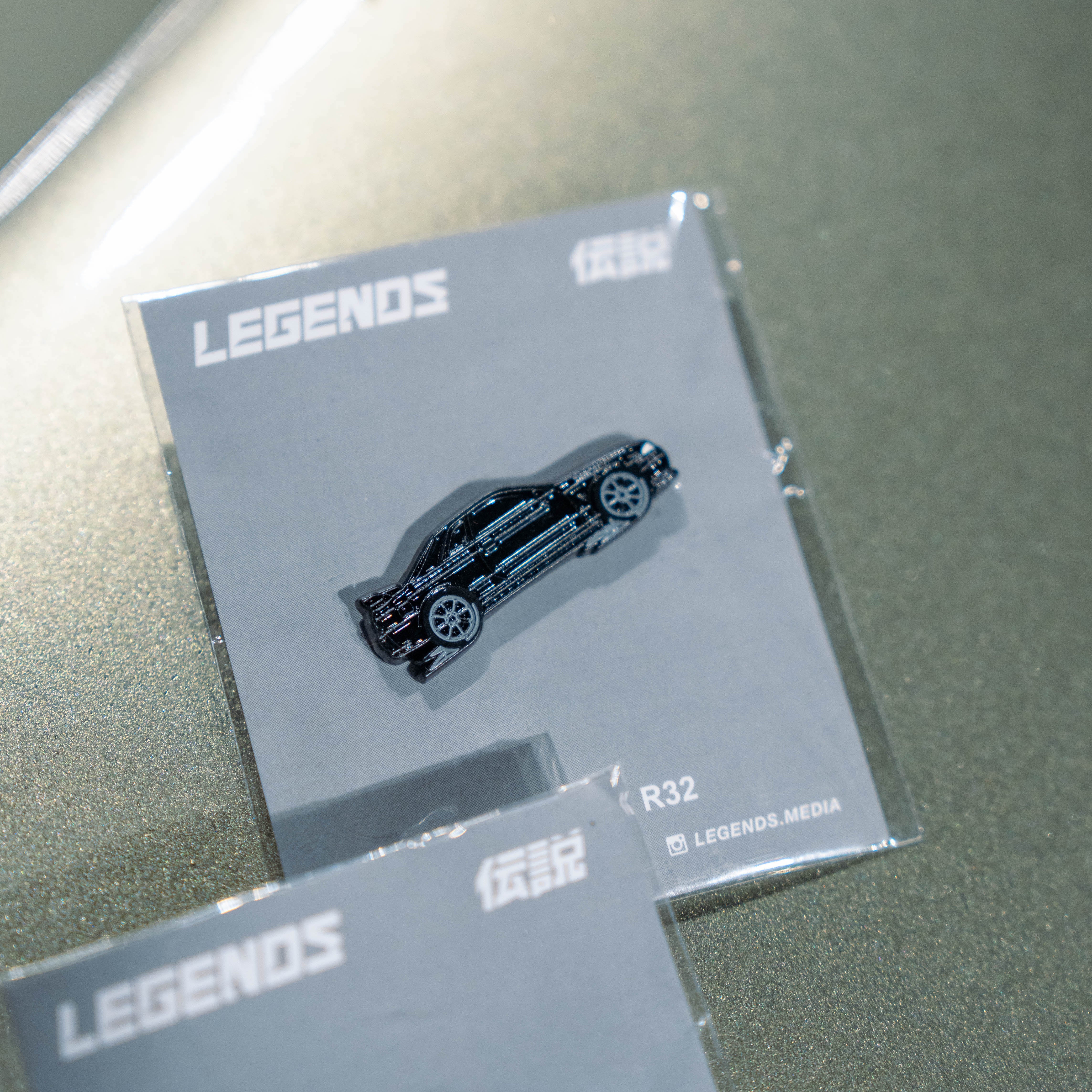 Pin - Black R32